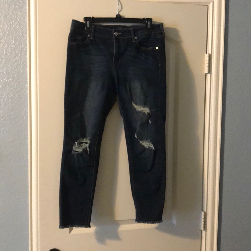 Just USA 28 x 25 distressed crops